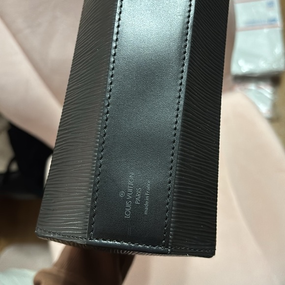 LV Sac Seau - Picture 11 of 15